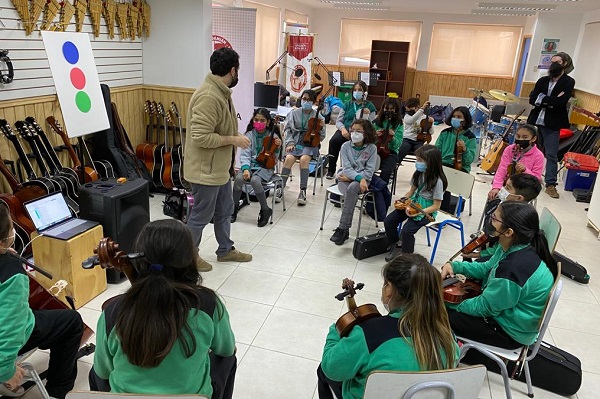 Colegio Padre Damián de La Unión Estrena su Primera Orquesta Musical
